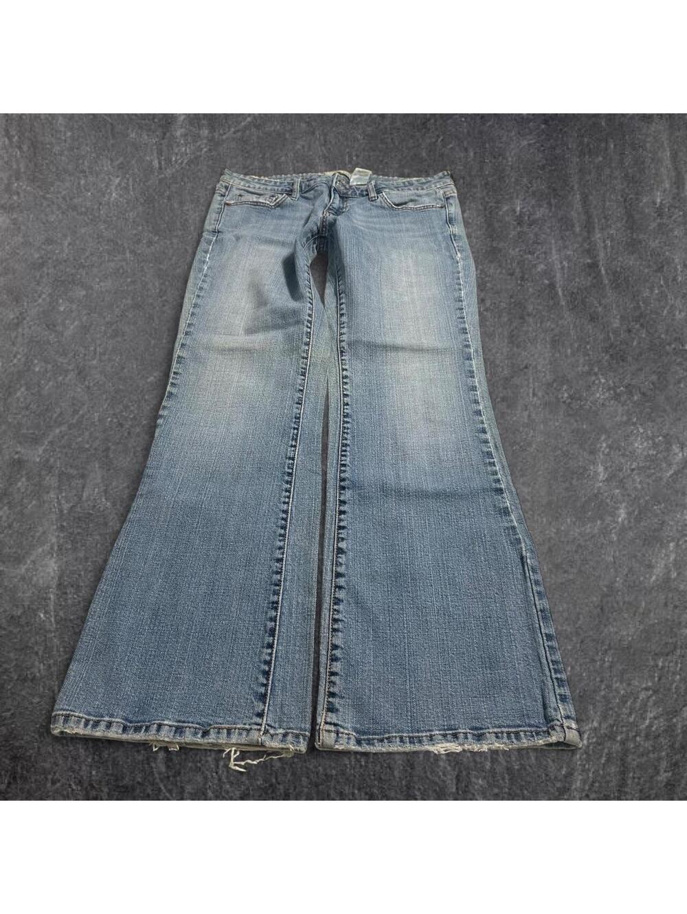 Levi's 540 bootcut jeans in blue cotton & spandex, size 10M